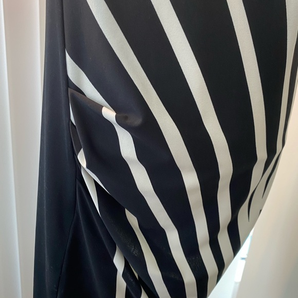 BcbgMaxAzria Scoop Neck Dress - Picture 7 of 8